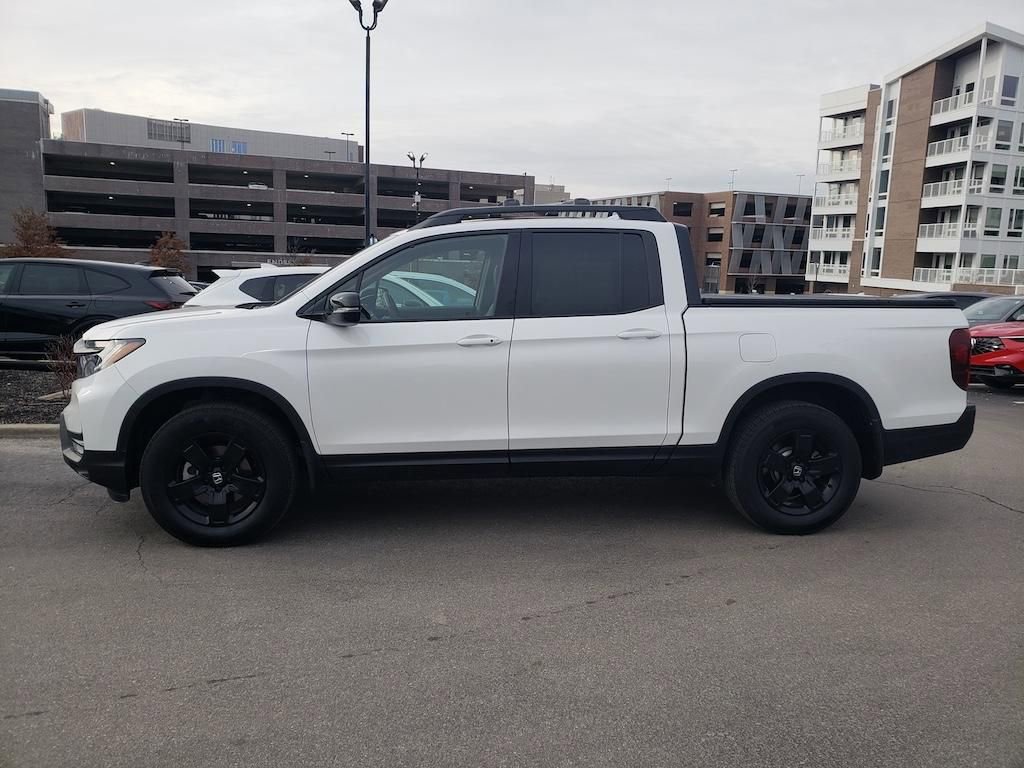 Used 2025 Honda Ridgeline Black Edition image 5