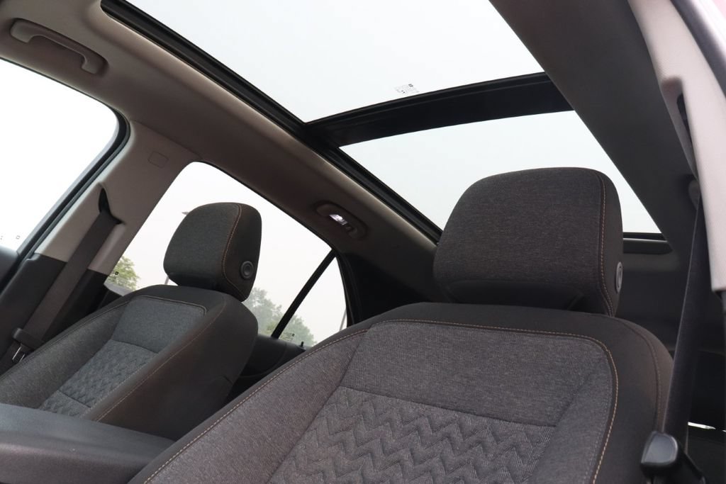 Used 2022 Chevrolet Equinox LT FWD image 2