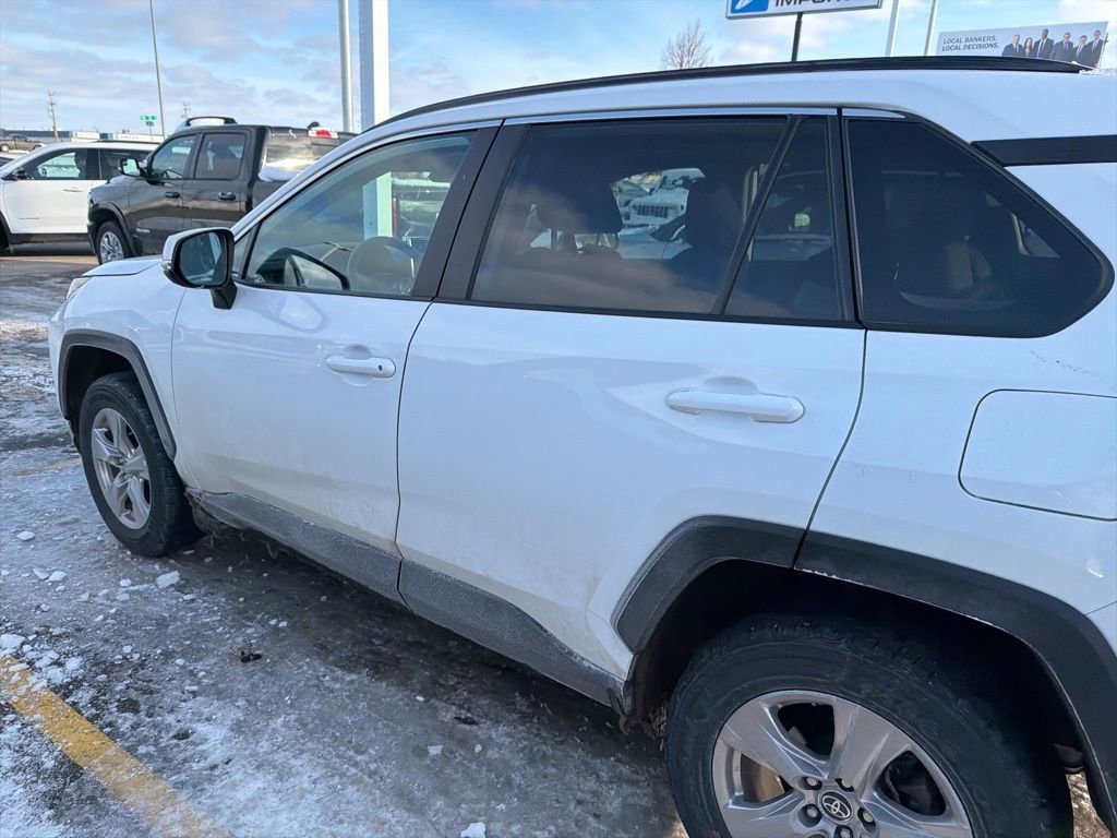 Used 2023 Toyota RAV4 XLE w/ Convenience Package image 9