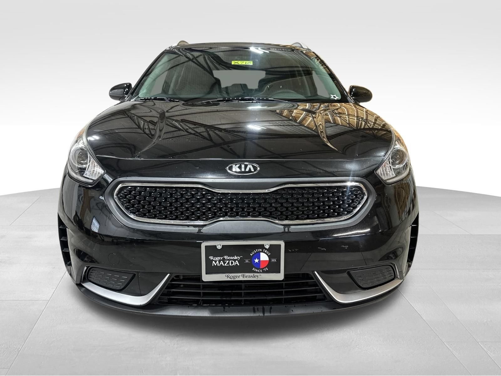 Used 2019 Kia Niro LX FWD image 2