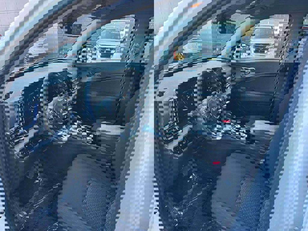 Used 2023 Kia Sportage LX image 15