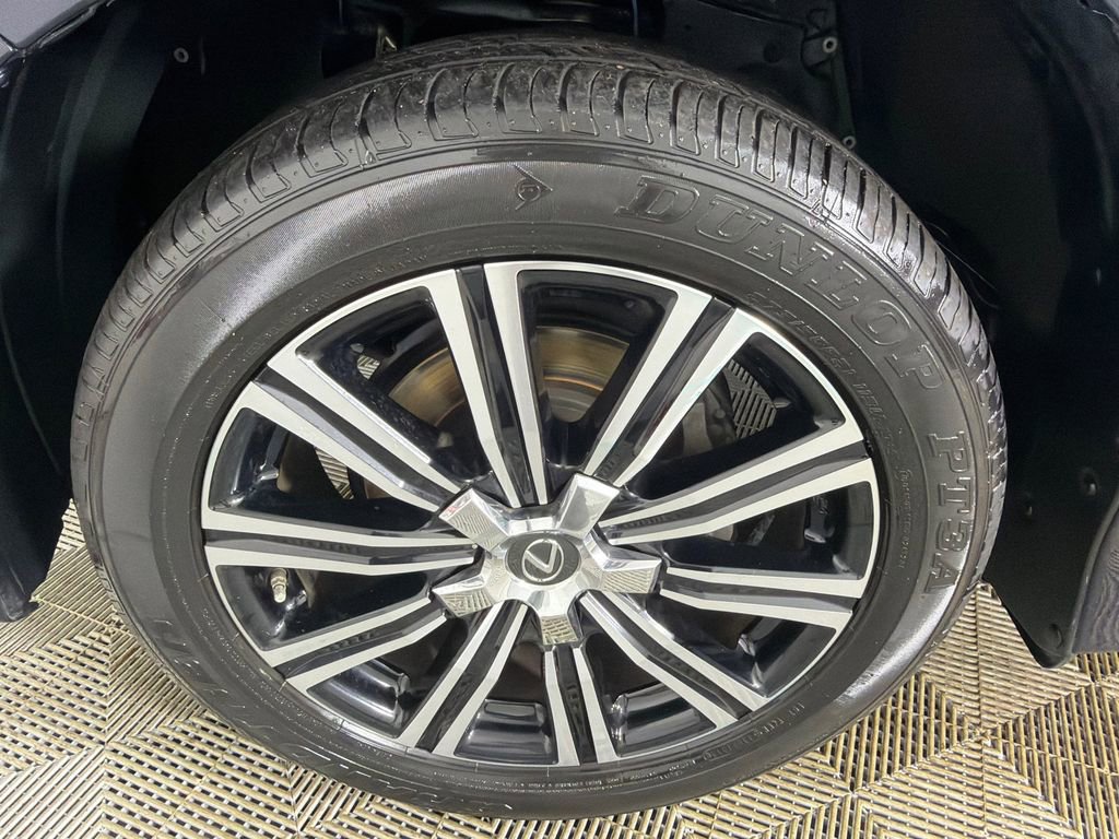Used 2019 Lexus LX 570 4WD w/ Luxury Package image 13