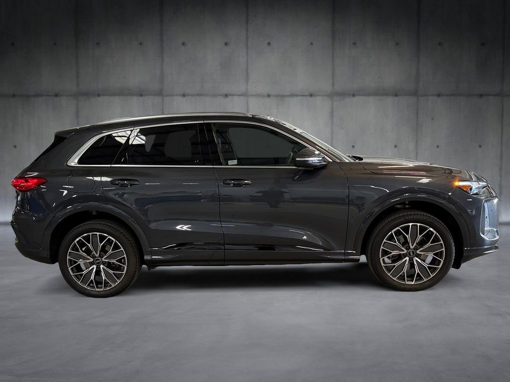 Used 2025 Audi Q5 Premium Plus w/ Premium Plus image 6