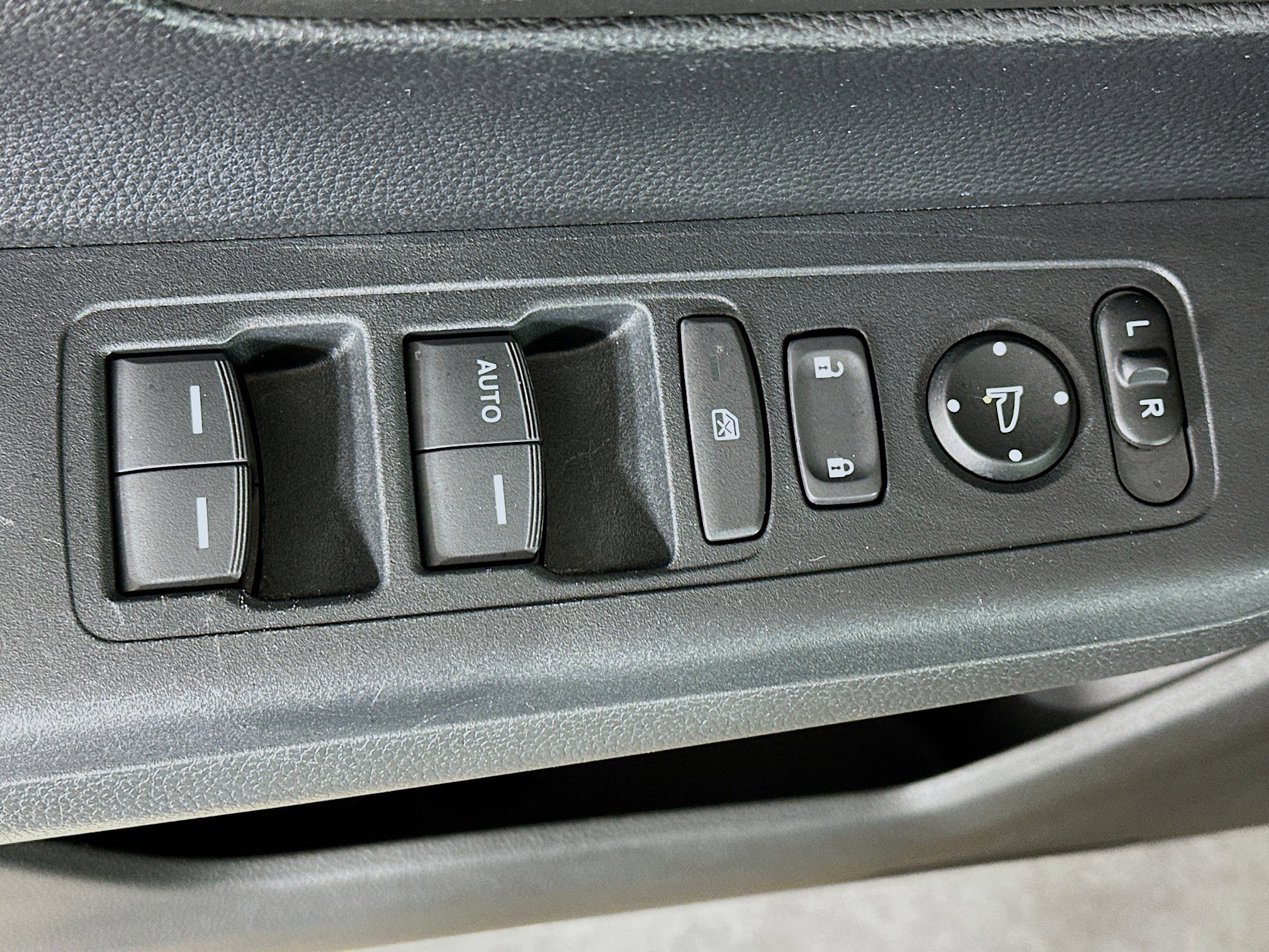 Used 2023 Honda CR-V LX image 15