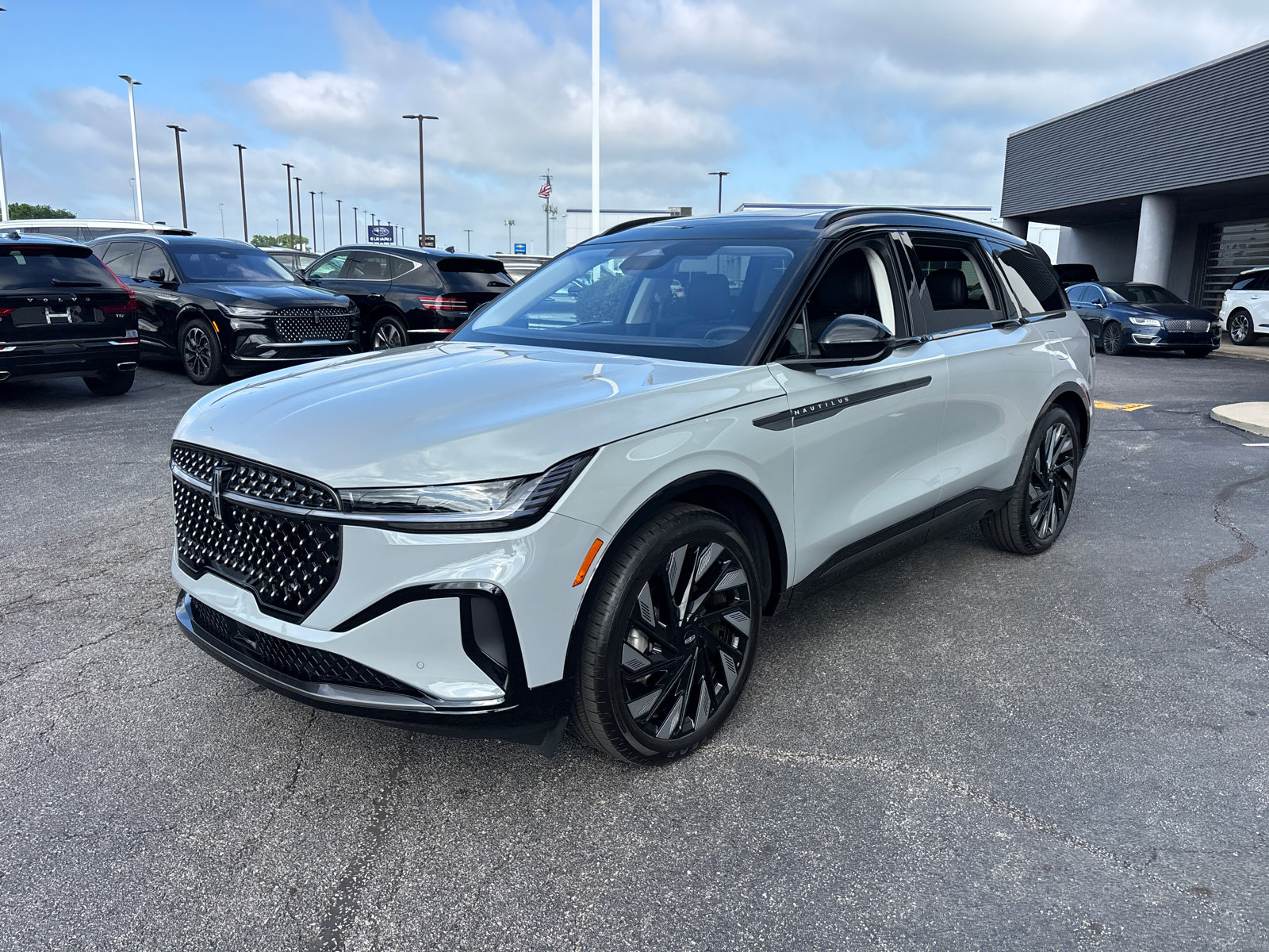 New 2026 Lincoln Nautilus Reserve AWD/4WD image 3