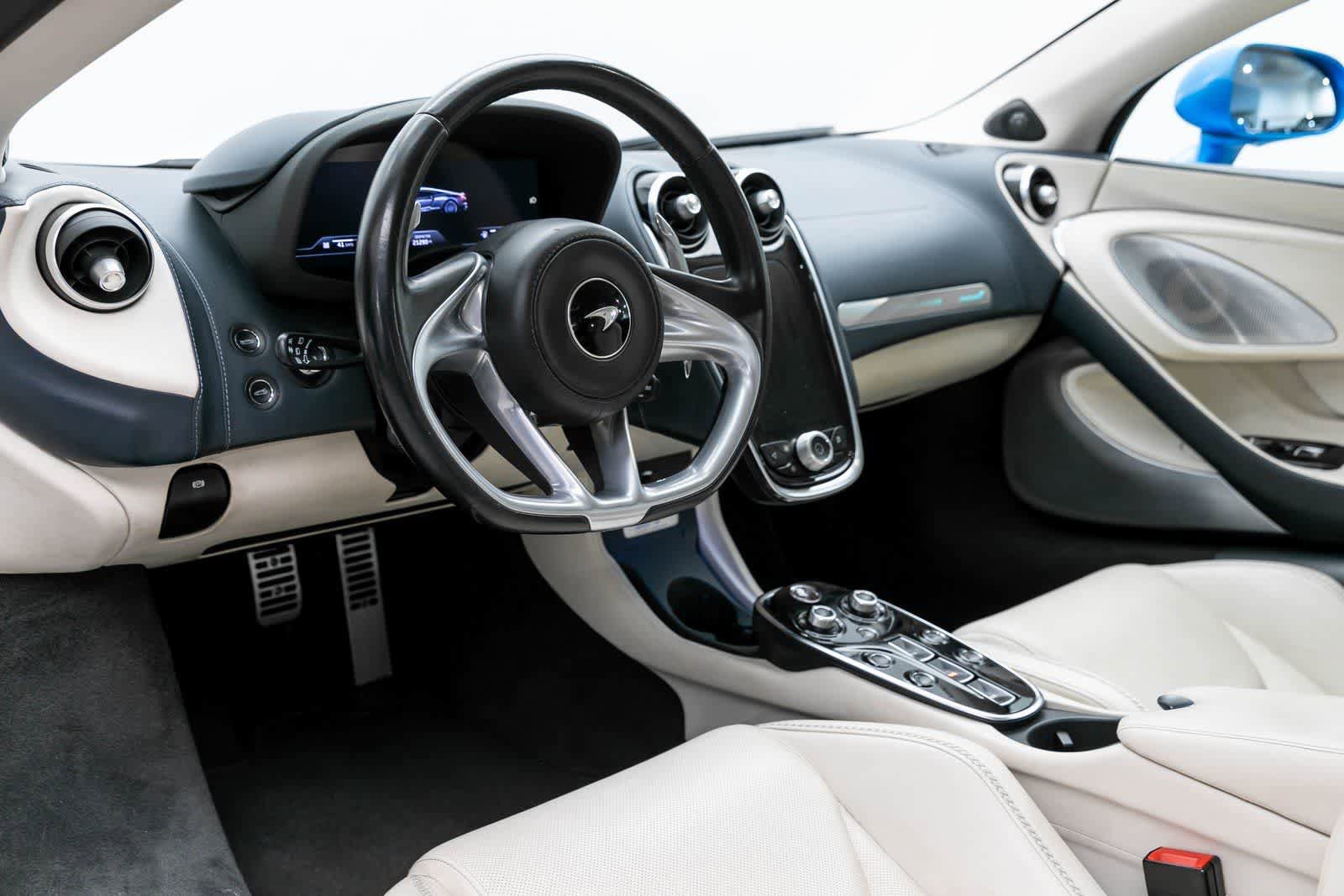 Used 2020 McLaren GT RWD image 2