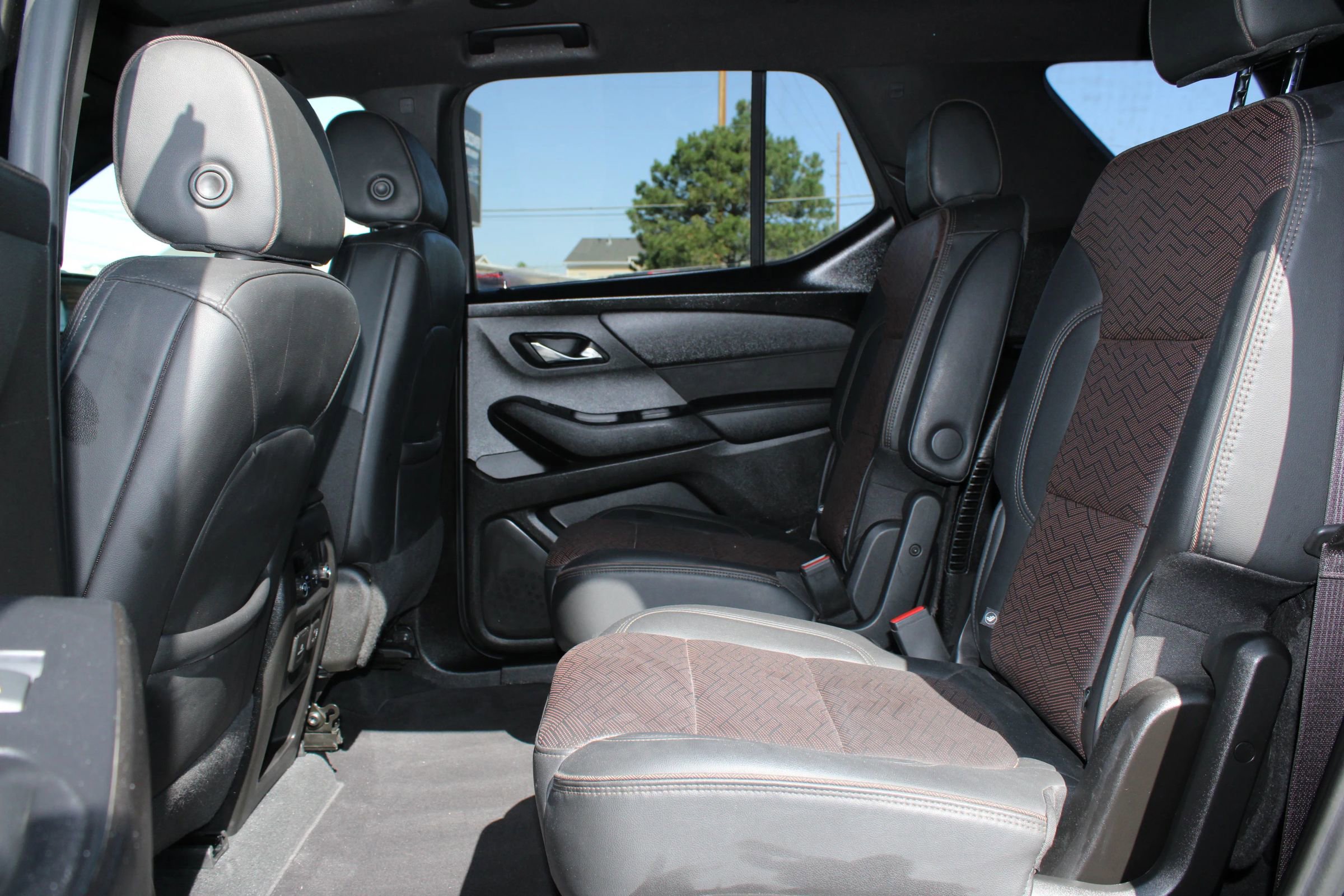 Used 2022 Chevrolet Traverse High Country image 24