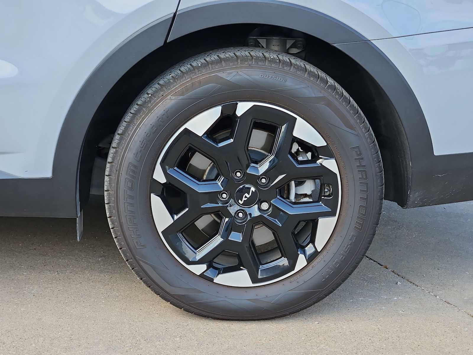 Certified 2025 Kia Sorento S FWD image 14
