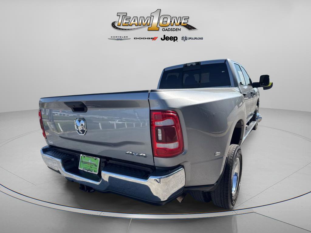 Used 2024 RAM 3500 Tradesman w/ Chrome Appearance Group AWD/4WD image 9