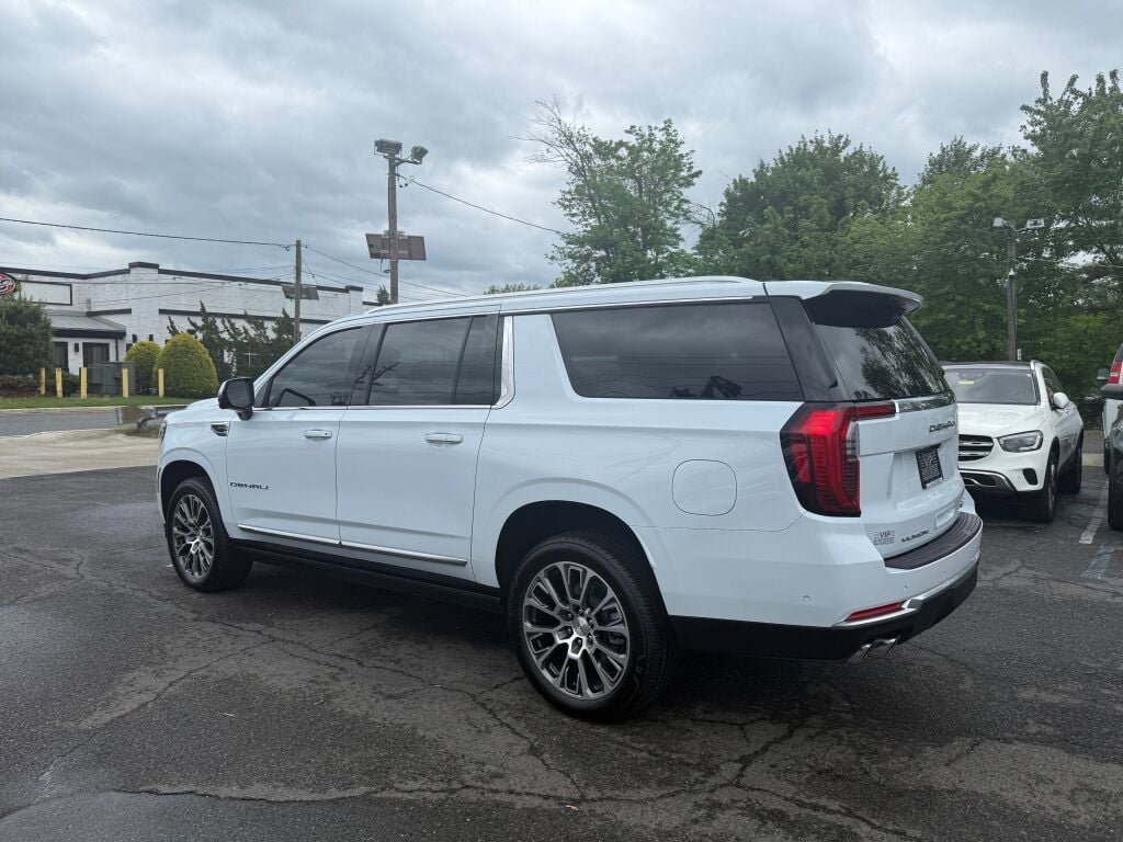 Used 2026 GMC Yukon XL Denali w/ Sun & Power Step Package AWD/4WD image 5