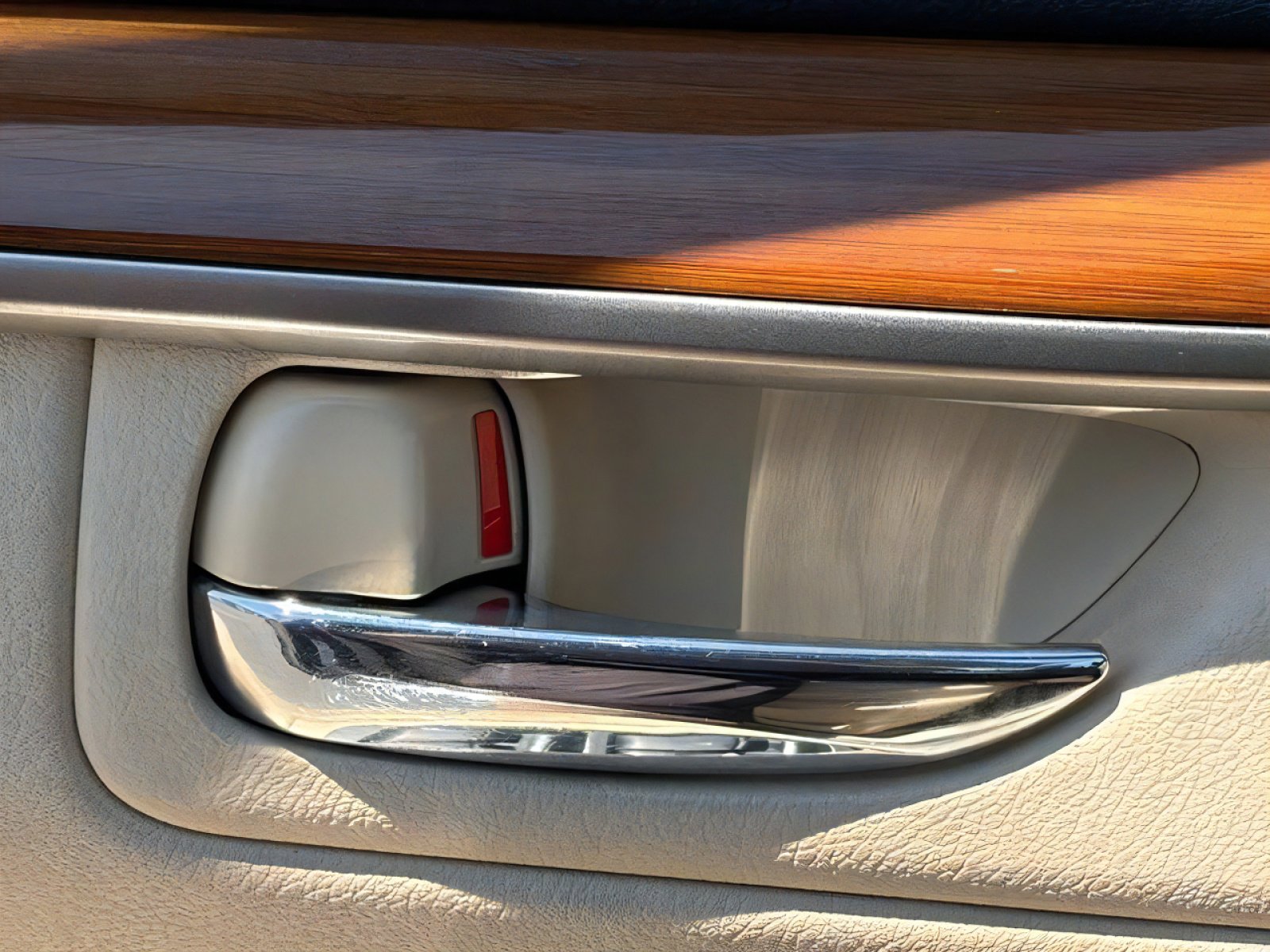 Used 2013 Lexus ES 300h w/ Luxury Pkg FWD image 17
