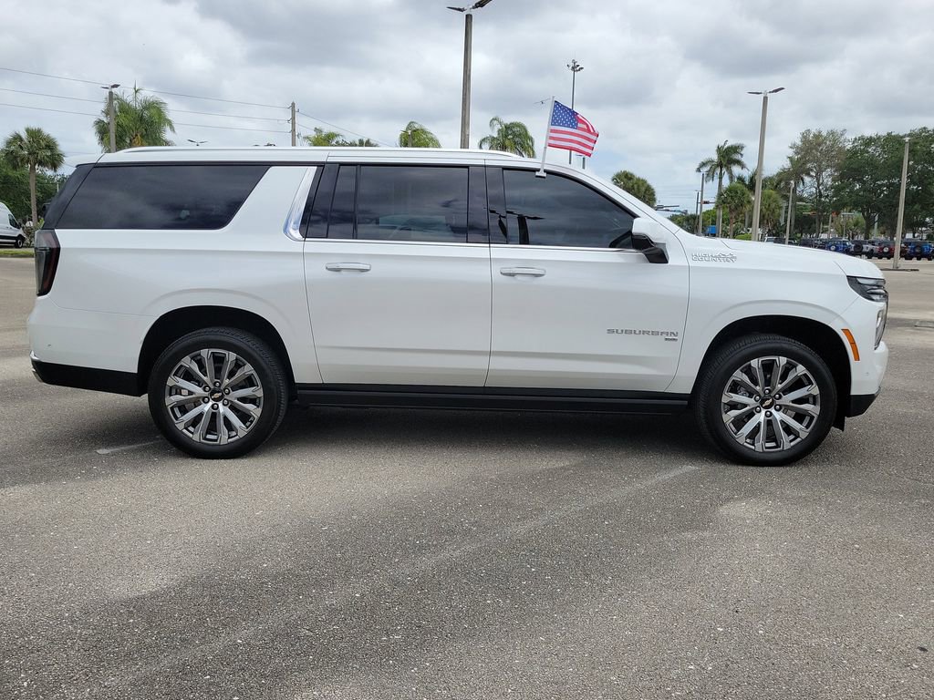 Used 2025 Chevrolet Suburban High Country AWD/4WD image 6