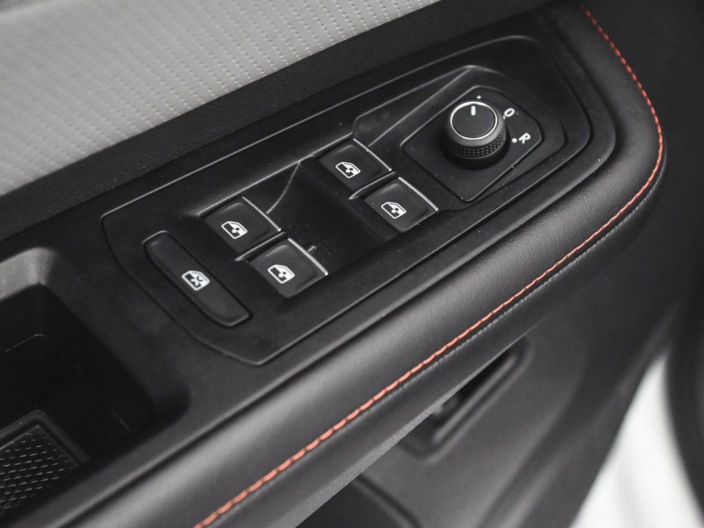 Used 2025 Volkswagen Atlas Peak Edition SE AWD/4WD image 9