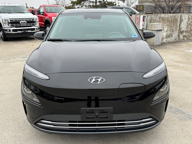 Used 2023 Hyundai Kona SE image 2