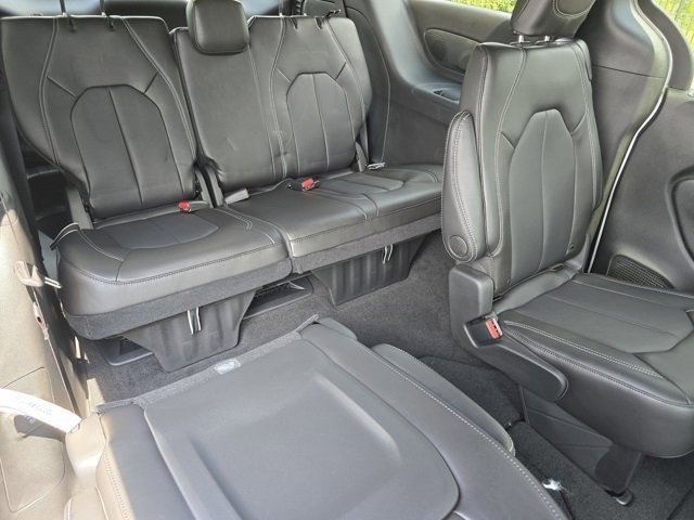 New 2026 Chrysler Pacifica Select image 29