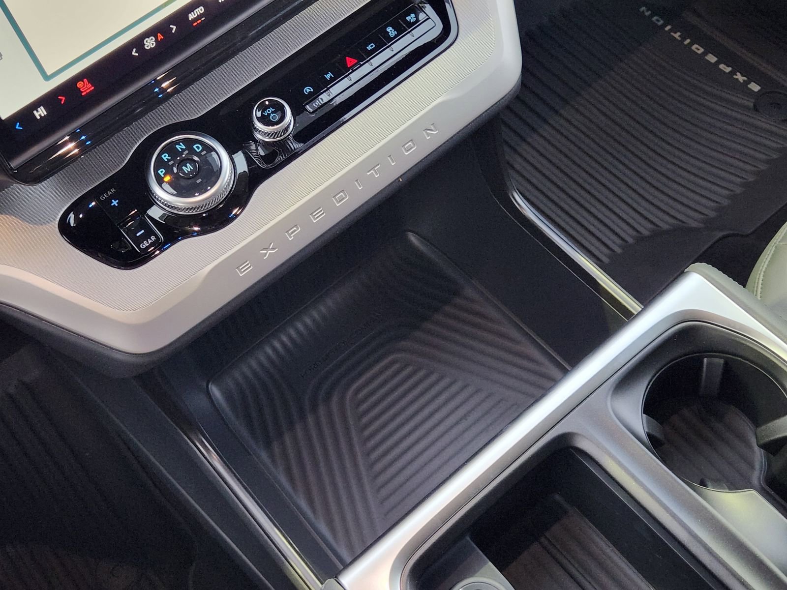 New 2026 Ford Expedition Active image 18