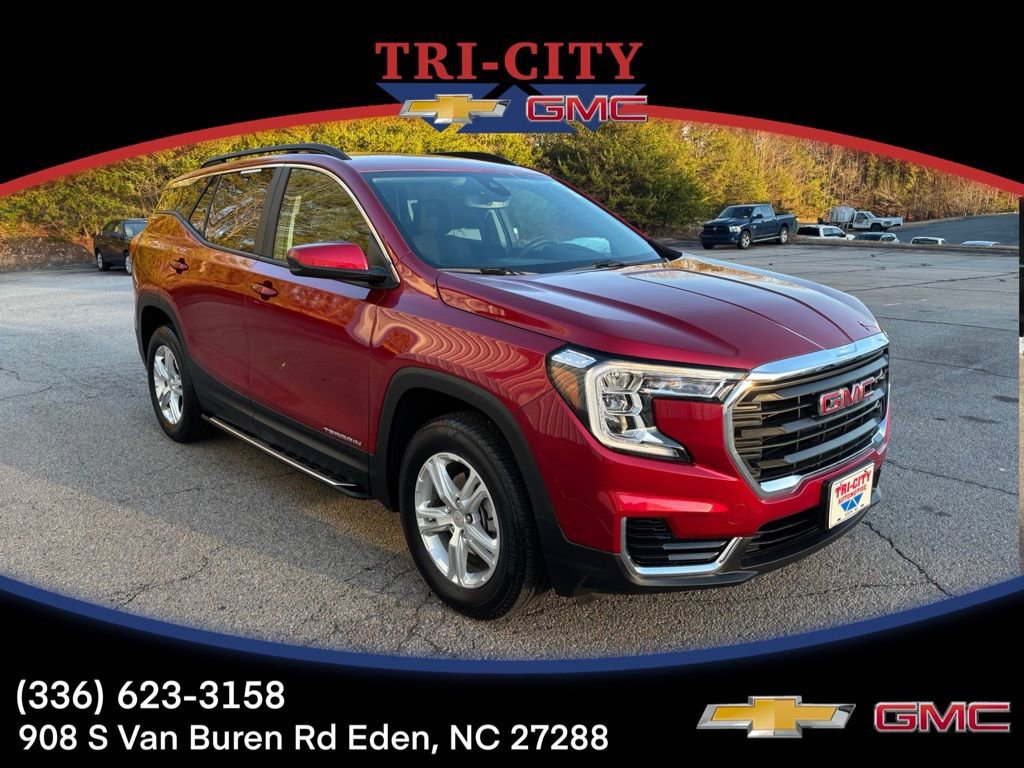 Used 2024 GMC Terrain SLE w/ Driver Convenience Package image 1
