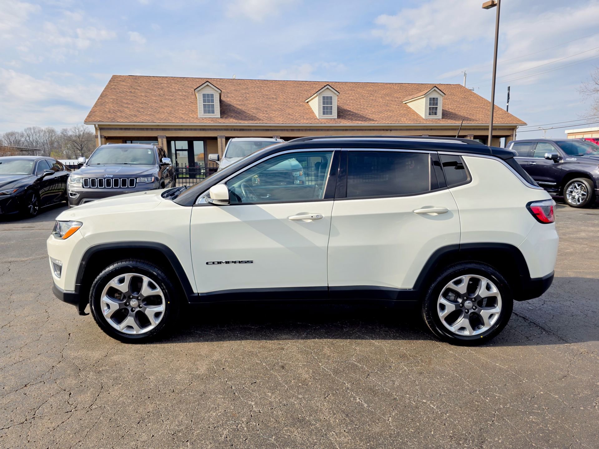 Used 2018 Jeep Compass Limited w/ Navigation Group image 11