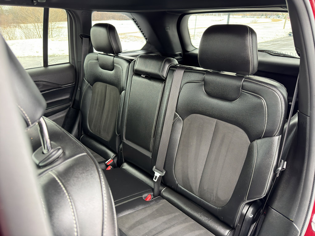 Used 2023 Jeep Grand Cherokee Altitude image 34