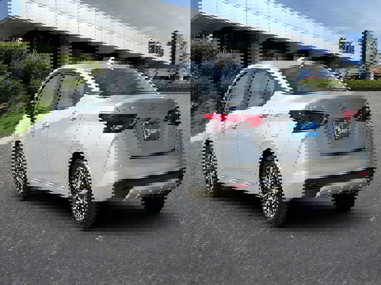 Used 2025 Nissan Versa SV image 7