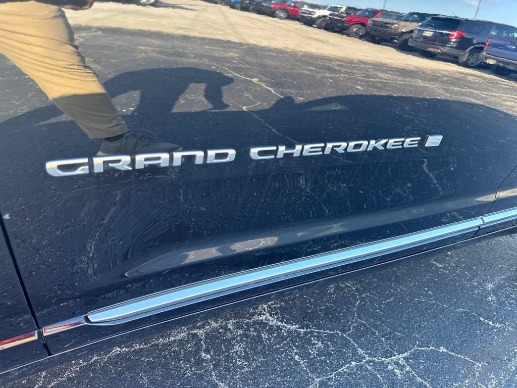 Used 2023 Jeep Grand Cherokee Summit AWD/4WD image 50