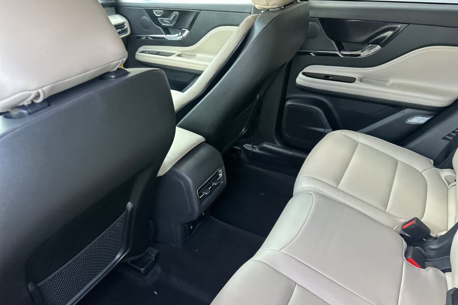 Used 2025 Lincoln Corsair Premiere w/ Equipment Group 101A image 4