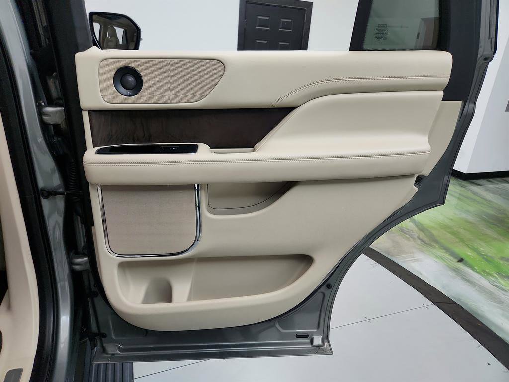 Used 2019 Lincoln Navigator Reserve w/ Cargo Package image 32