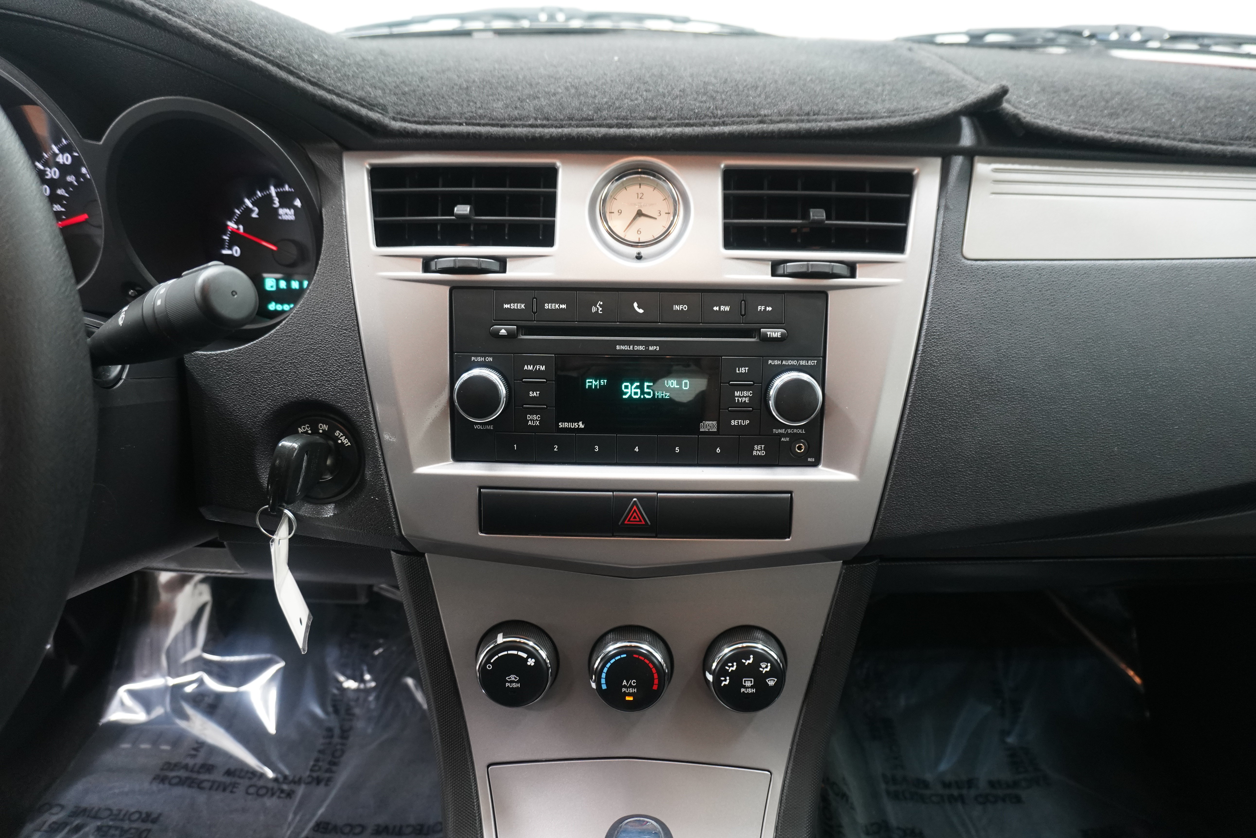 Used 2010 Chrysler Sebring Touring FWD image 16
