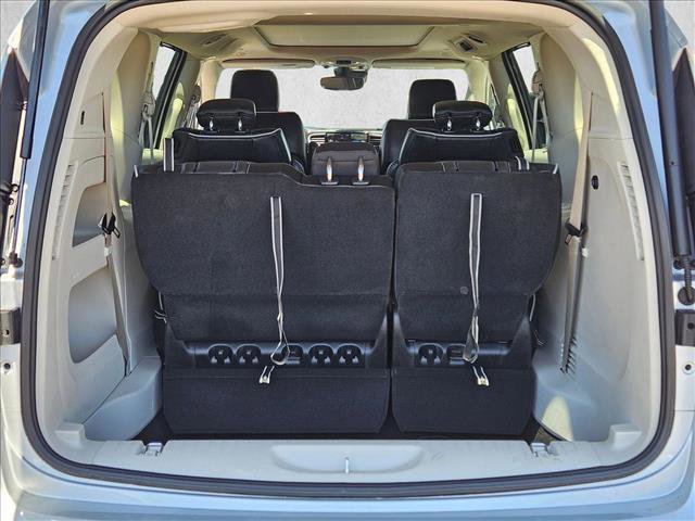Used 2023 Chrysler Pacifica Limited FWD image 6