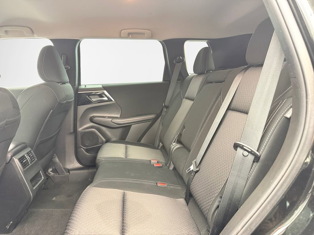 Used 2023 Mitsubishi Outlander ES image 22