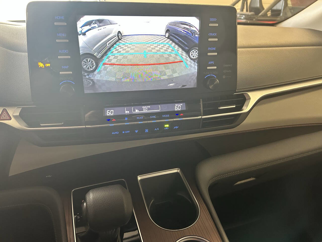 Used 2022 Toyota Sienna LE image 13