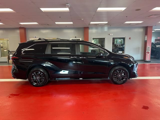 Certified 2024 Toyota Sienna XLE Woodland Edition AWD/4WD image 3