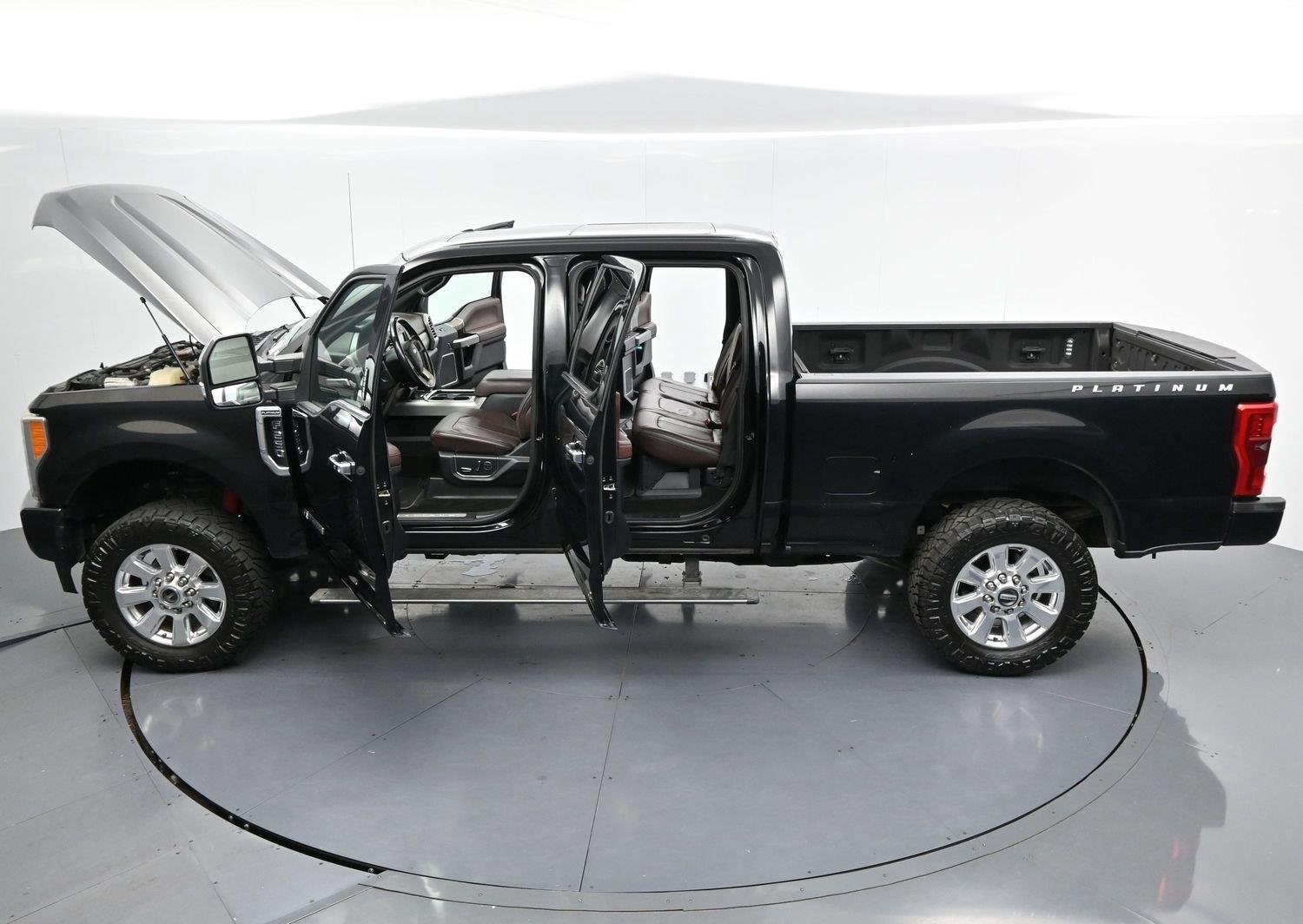 Used 2017 Ford F250 Platinum w/ Platinum Ultimate Package AWD/4WD image 44