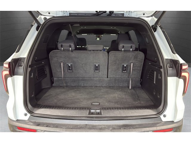 Used 2025 Chevrolet Traverse LT image 29