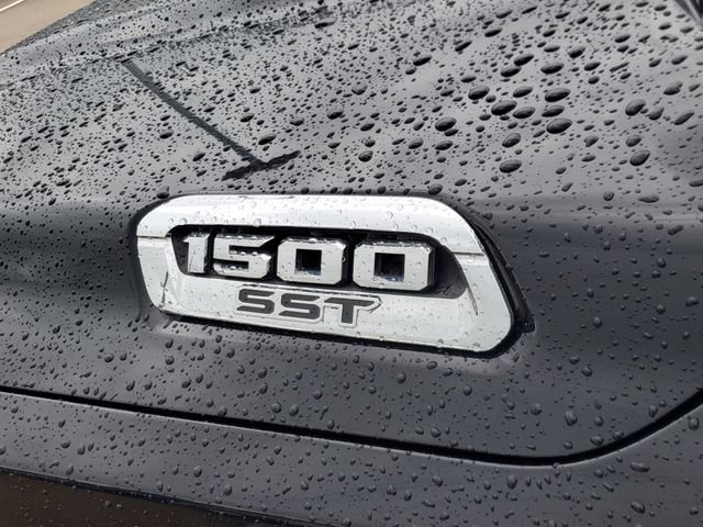 Used 2025 RAM 1500 Laramie AWD/4WD image 9