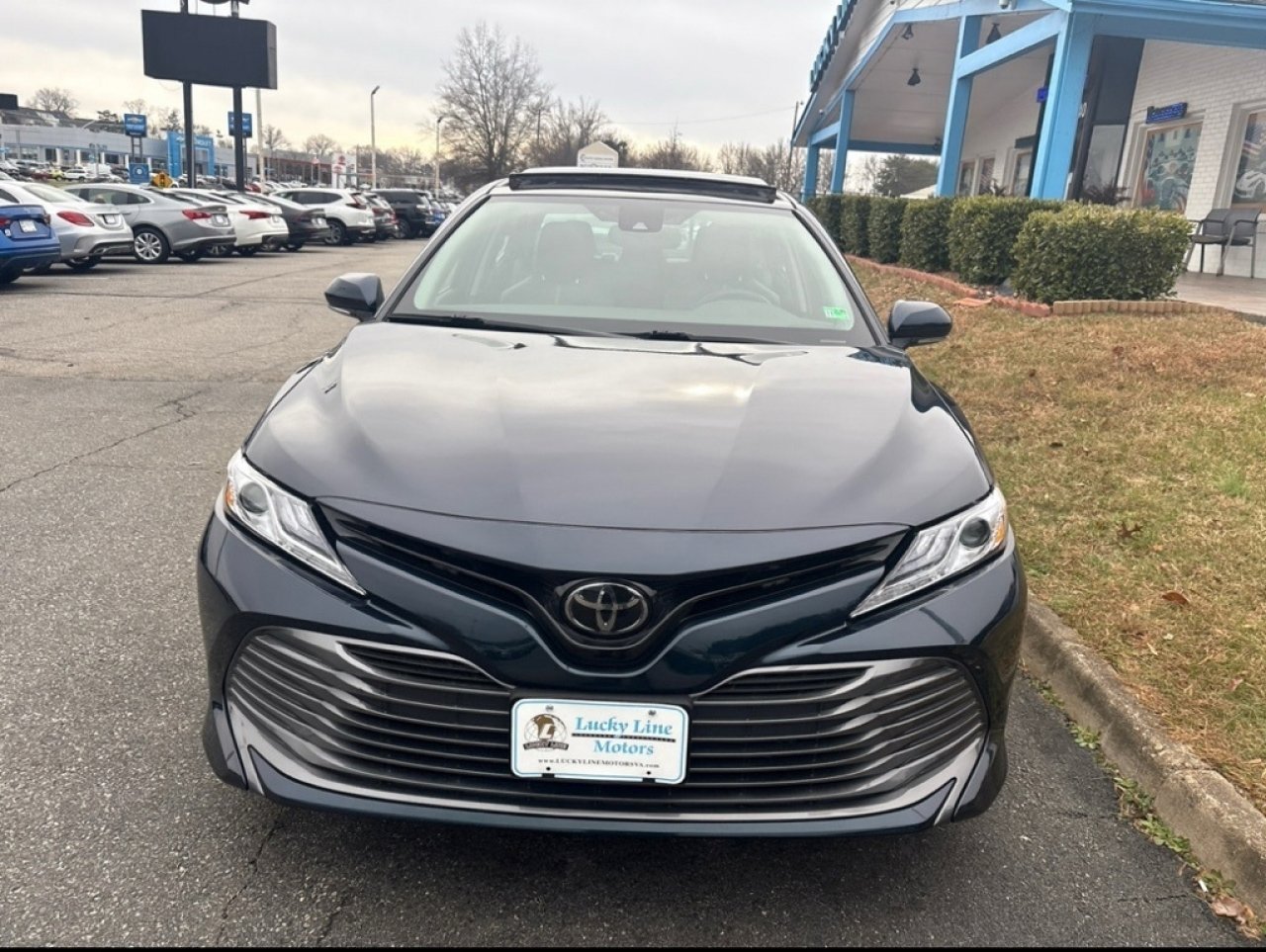 Used 2020 Toyota Camry XLE image 9