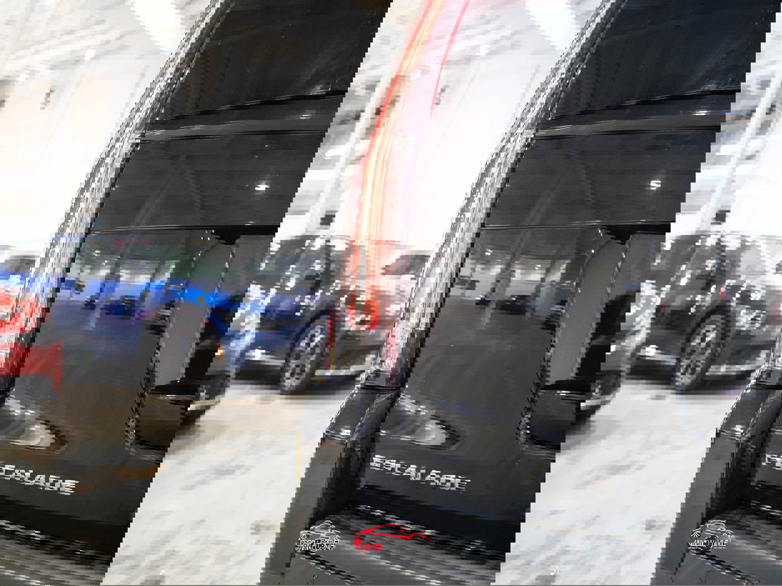 Used 2020 Cadillac Escalade ESV Premium Luxury w/ Escalade Sport Edition image 45