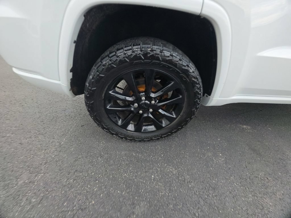 Used 2019 Jeep Grand Cherokee Altitude AWD/4WD image 10