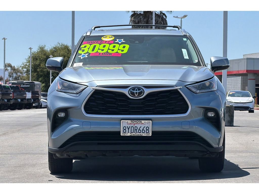 Certified 2021 Toyota Highlander XLE AWD/4WD image 9