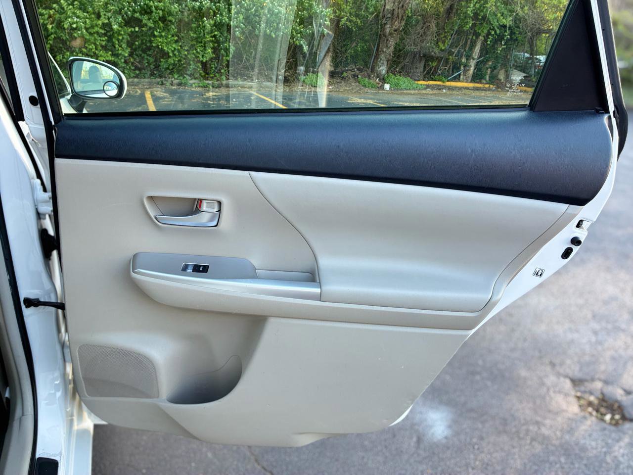 Used 2014 Toyota Prius V Five image 19