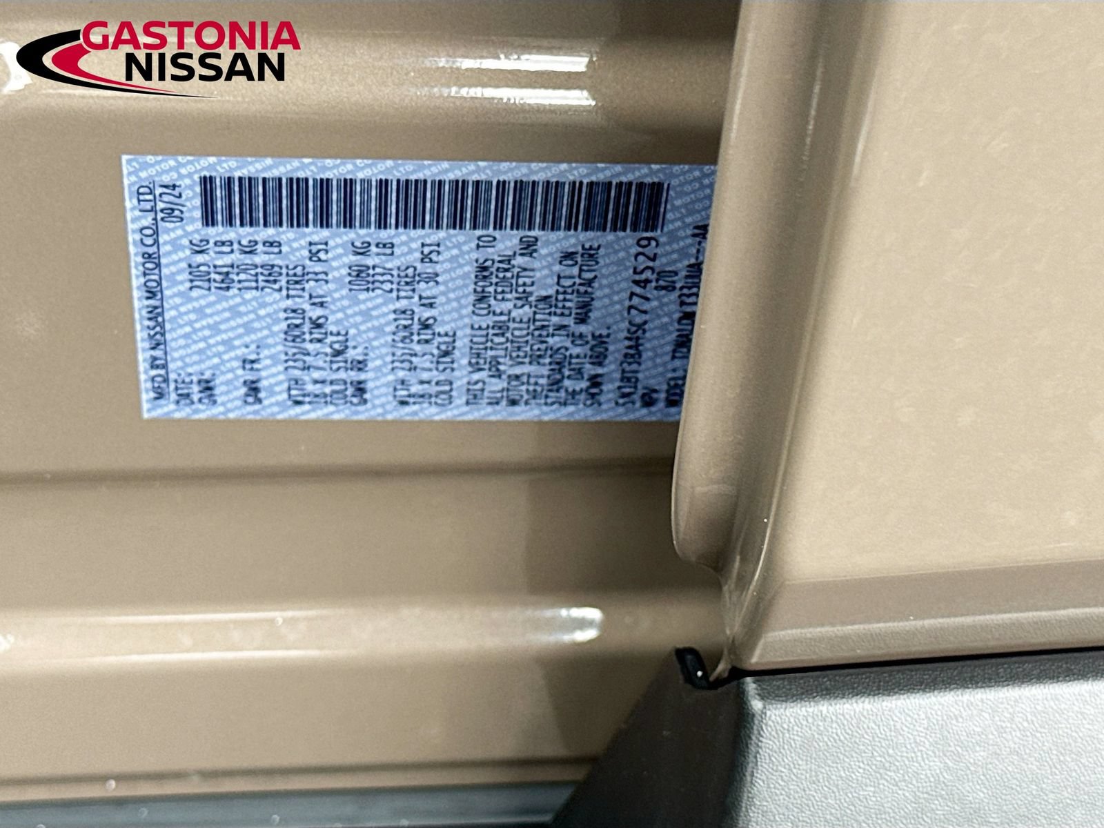 Used 2025 Nissan Rogue SV FWD image 40