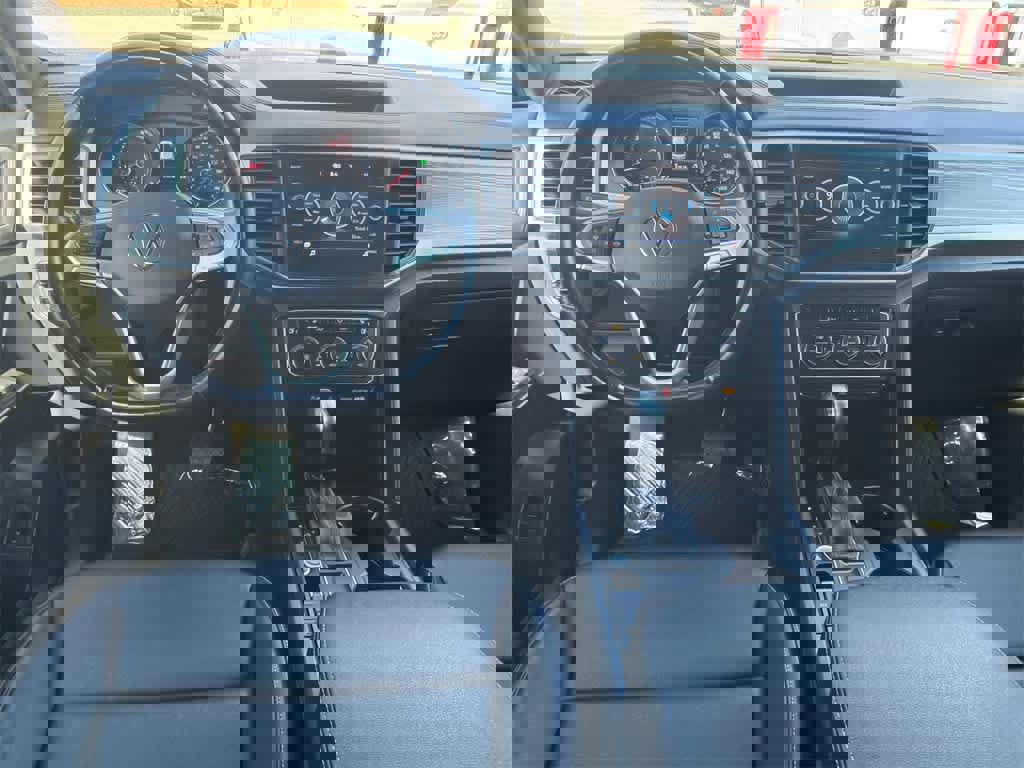 Used 2020 Volkswagen Atlas Cross Sport SE w/ Panoramic Sunroof Package image 20