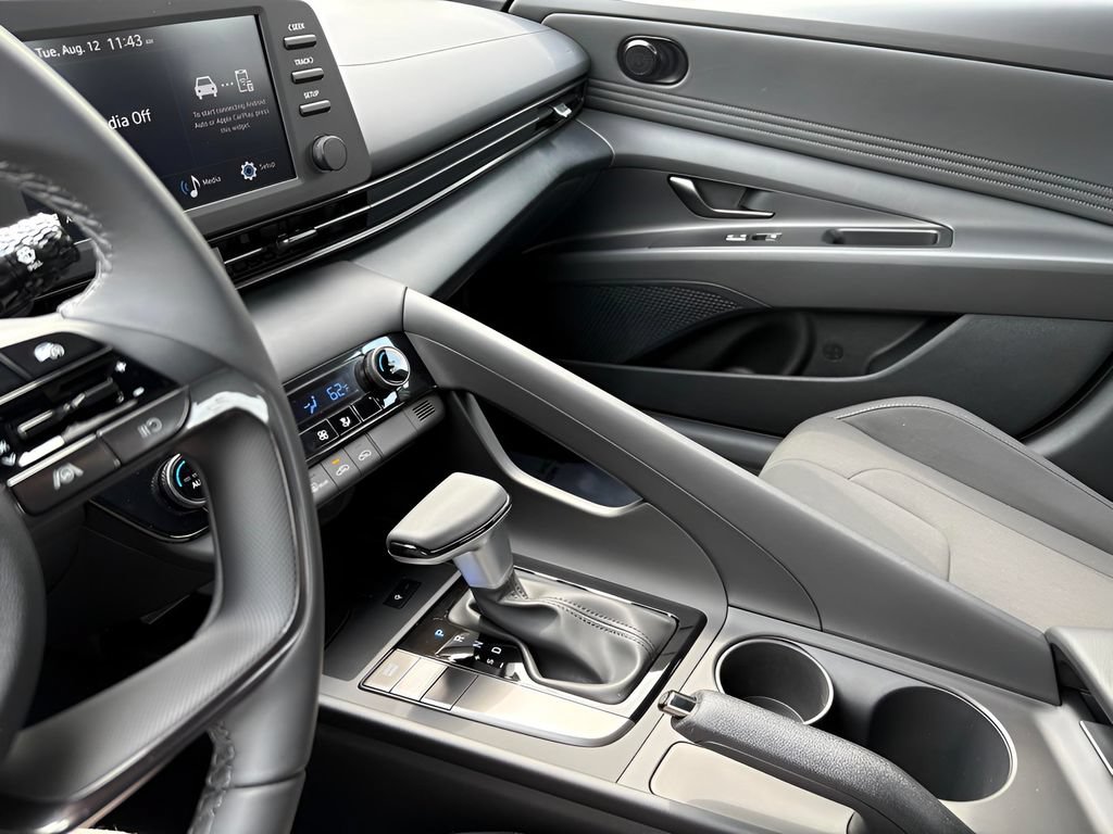 Used 2025 Hyundai Elantra Sport FWD image 10