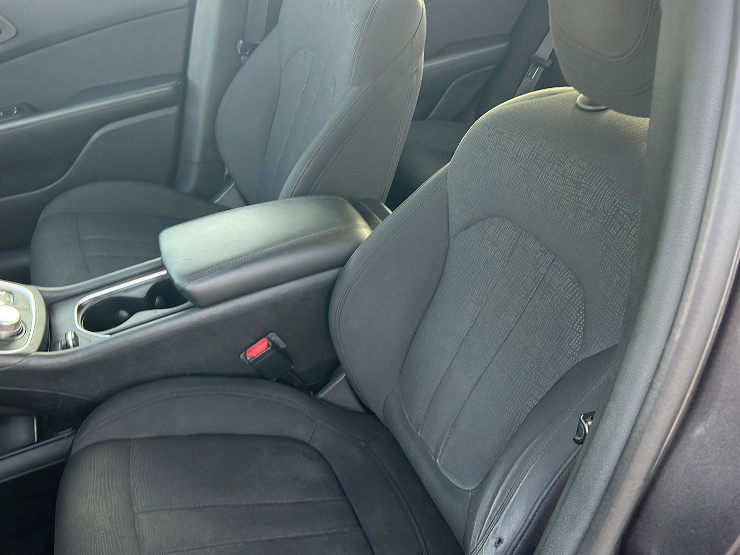 Used 2016 Chrysler 200 Limited image 28