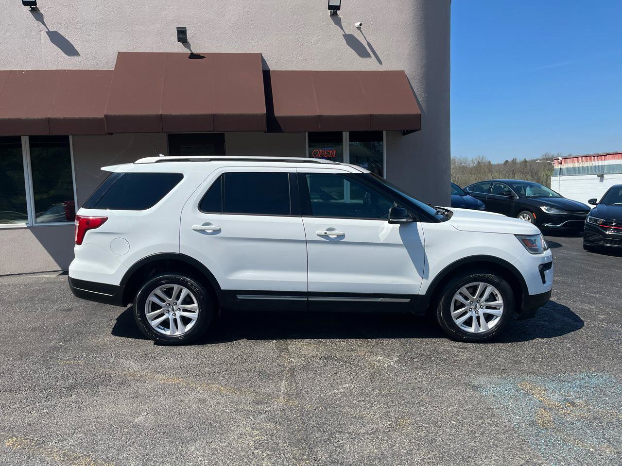 Used 2018 Ford Explorer XLT w/ Equipment Group 201A AWD/4WD image 5