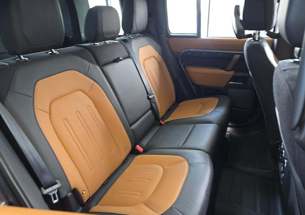 Used 2024 Land Rover Defender 110 X AWD/4WD image 4