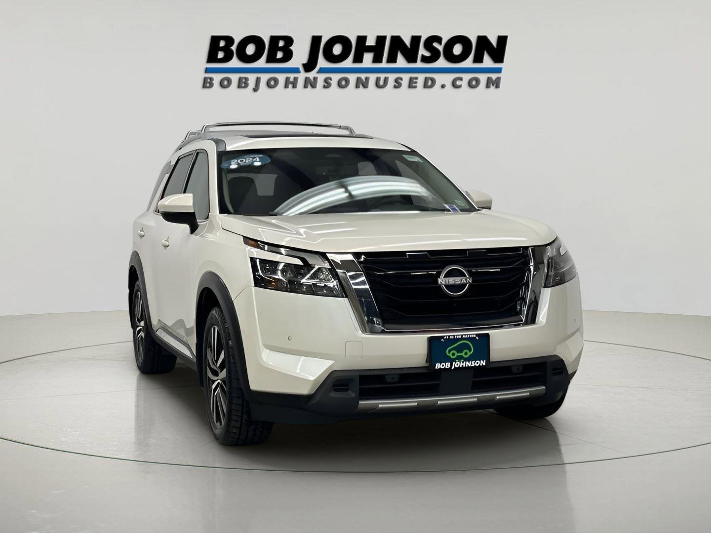 Used 2024 Nissan Pathfinder Platinum w/ Cargo Package image 3