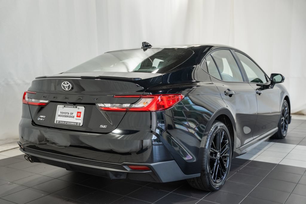 Used 2025 Toyota Camry SE AWD/4WD image 4