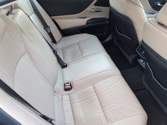 Used 2021 Lexus ES 300h w/ Luxury Package image 23