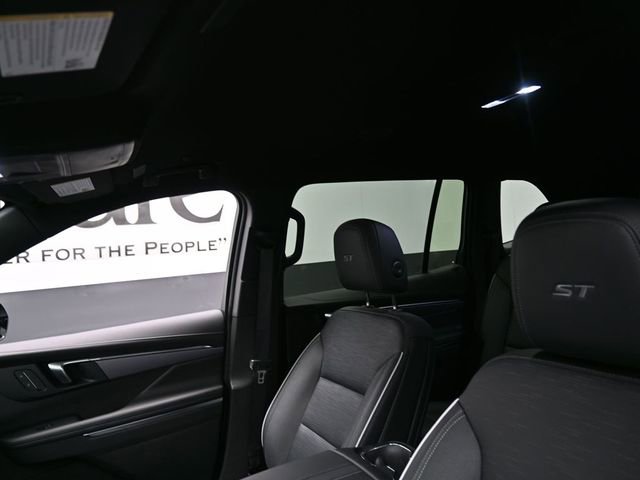 Used 2025 Buick Enclave Sport Touring FWD image 17